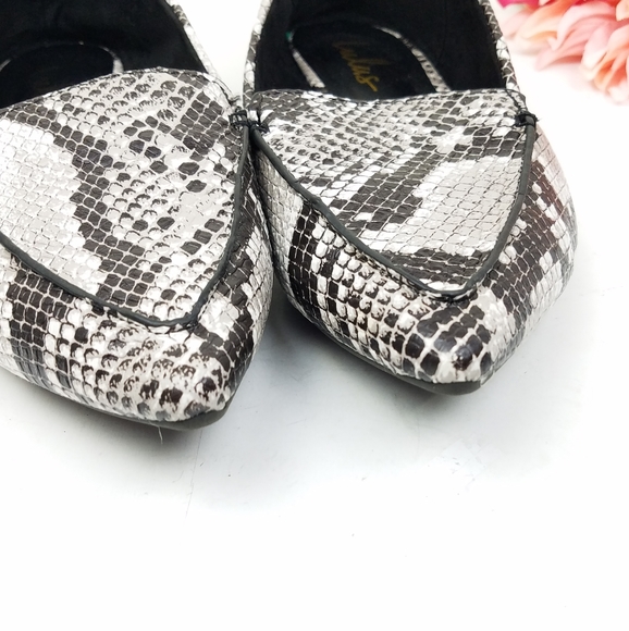 Lulu's Emmy Natural Snake Pointed Loafers
Sz 9 - Picture 4 of 8